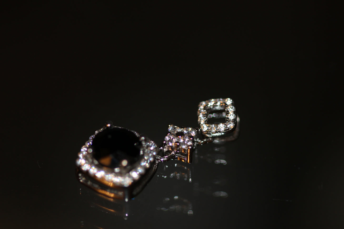 schwarzer Spinel Anhänger weiß gold plattiert