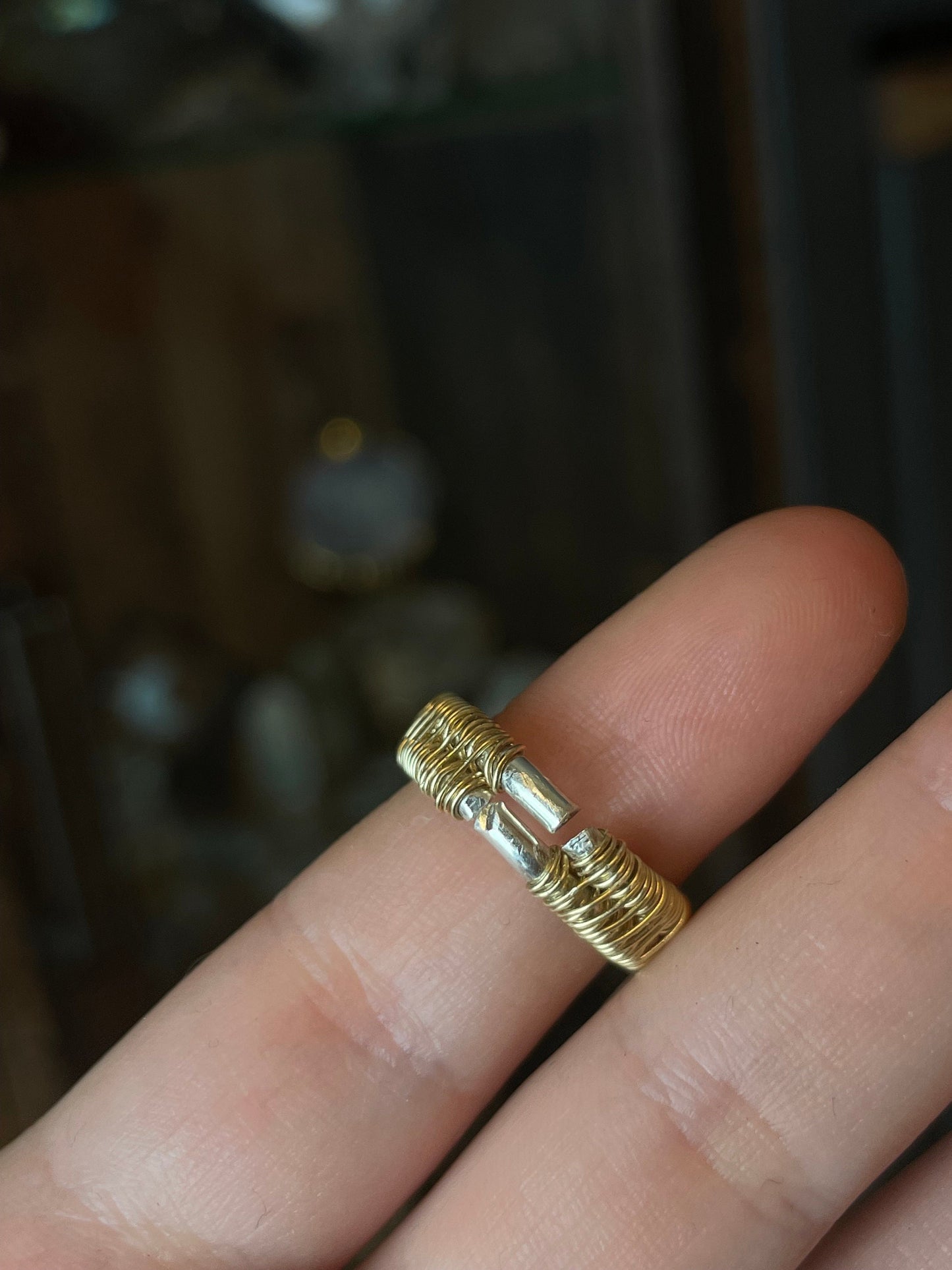 klassischer ring mit gewebtem Muster 14k gold gefüllt