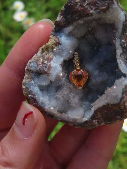 orangener Spessartin Granat Herz Anhänger 1.14ct aus 750 Gold