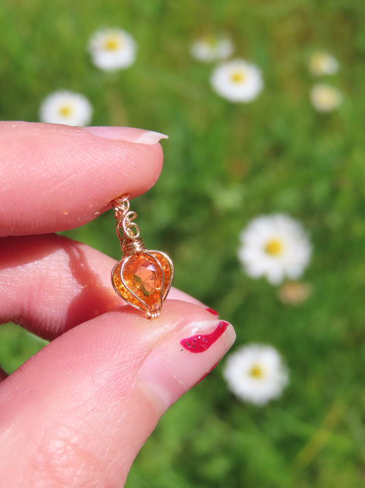 orangener Spessartin Granat Herz Anhänger 1.14ct aus 750 Gold