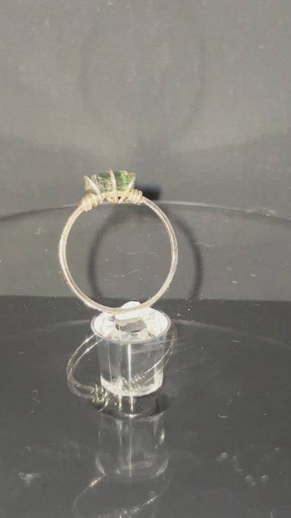 grüner Turmalin Ring 925 Silber gehämmert Größe 48
