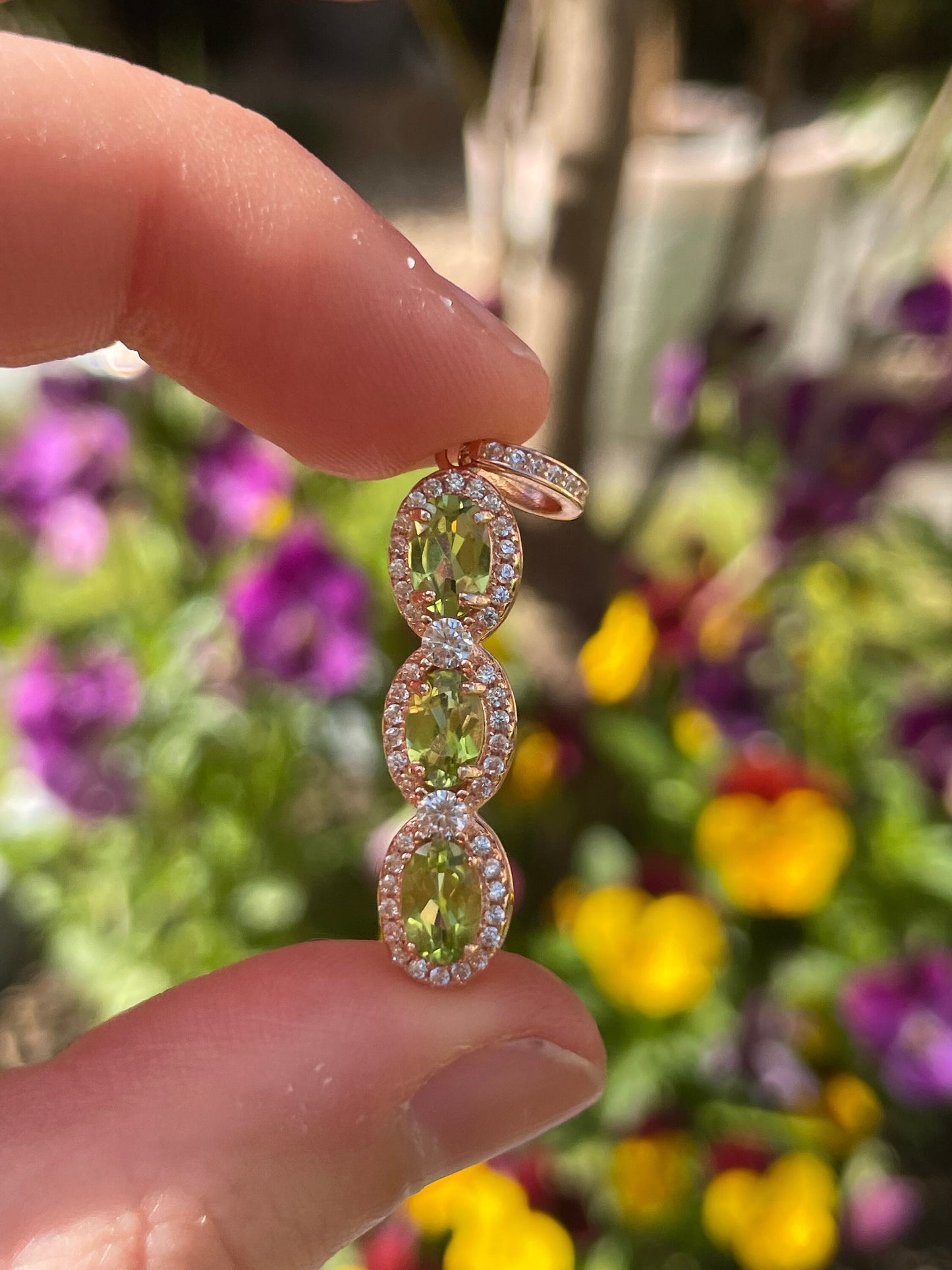 Dreifacher Peridot Anhänger rose gold plattiert