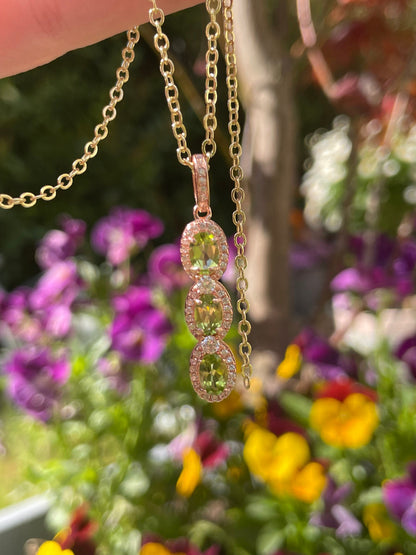 Dreifacher Peridot Anhänger rose gold plattiert