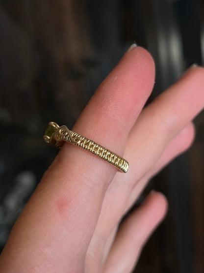 Einzigartiger Peridot Ring in 14k gold gefülltem Draht Größe: 16mm US 5 1/4