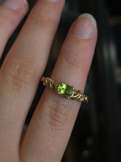 Einzigartiger Peridot Ring in 14k gold gefülltem Draht Größe: 16mm US 5 1/4