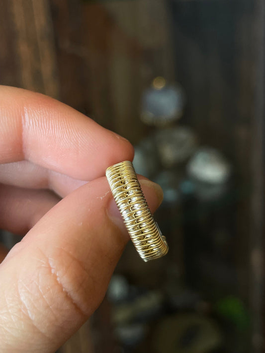 klassischer ring mit gewebtem Muster 14k gold gefüllt