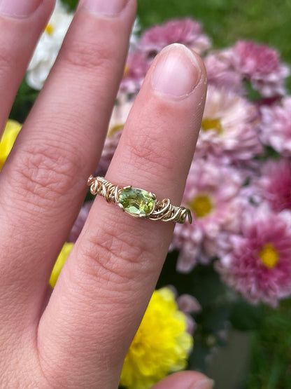 Einzigartiger Peridot Ring in 14k gold gefülltem Draht Größe: 16mm US 5 1/4
